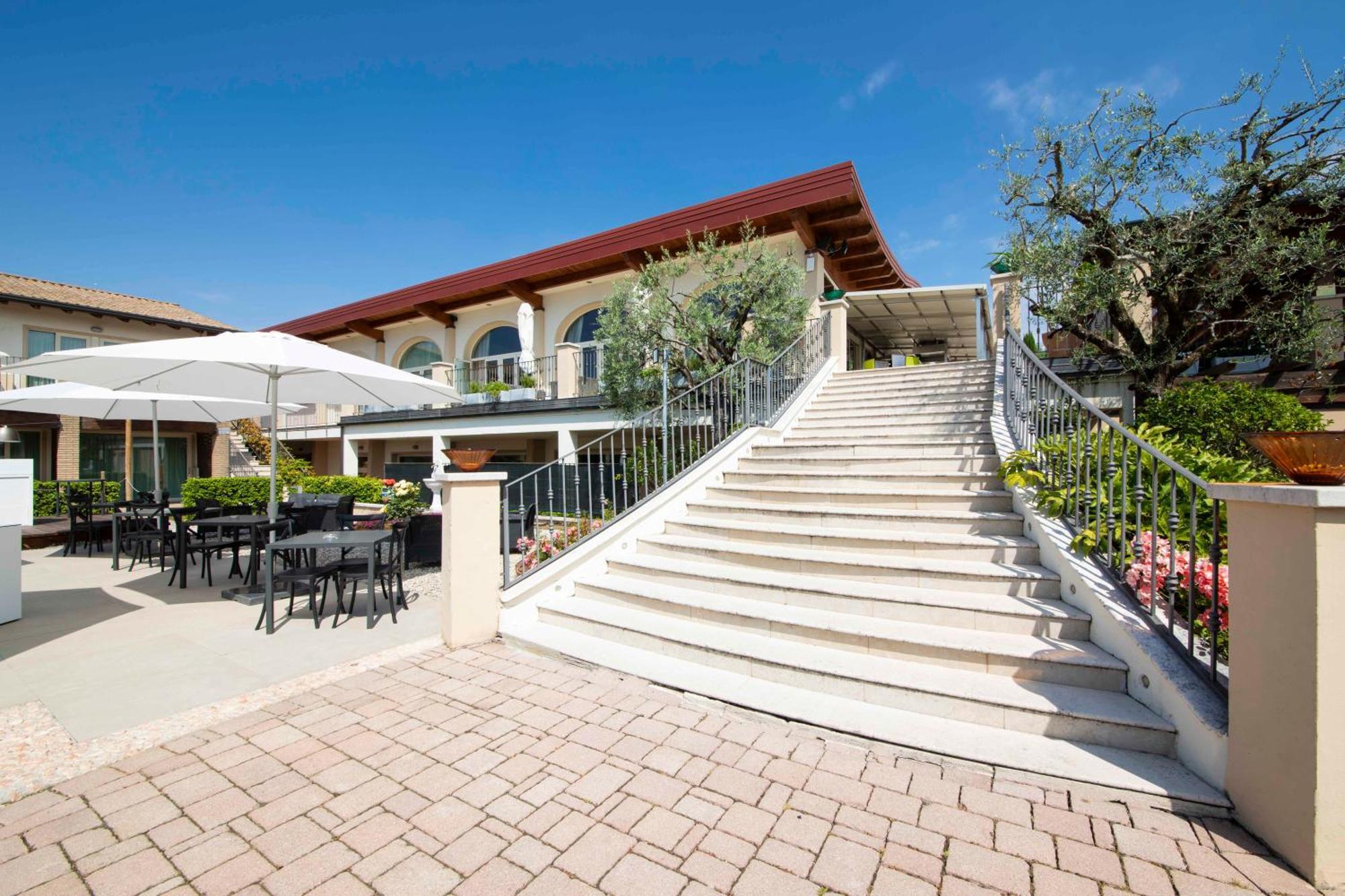 Lake Garda Resort Moniga del Garda Exterior foto